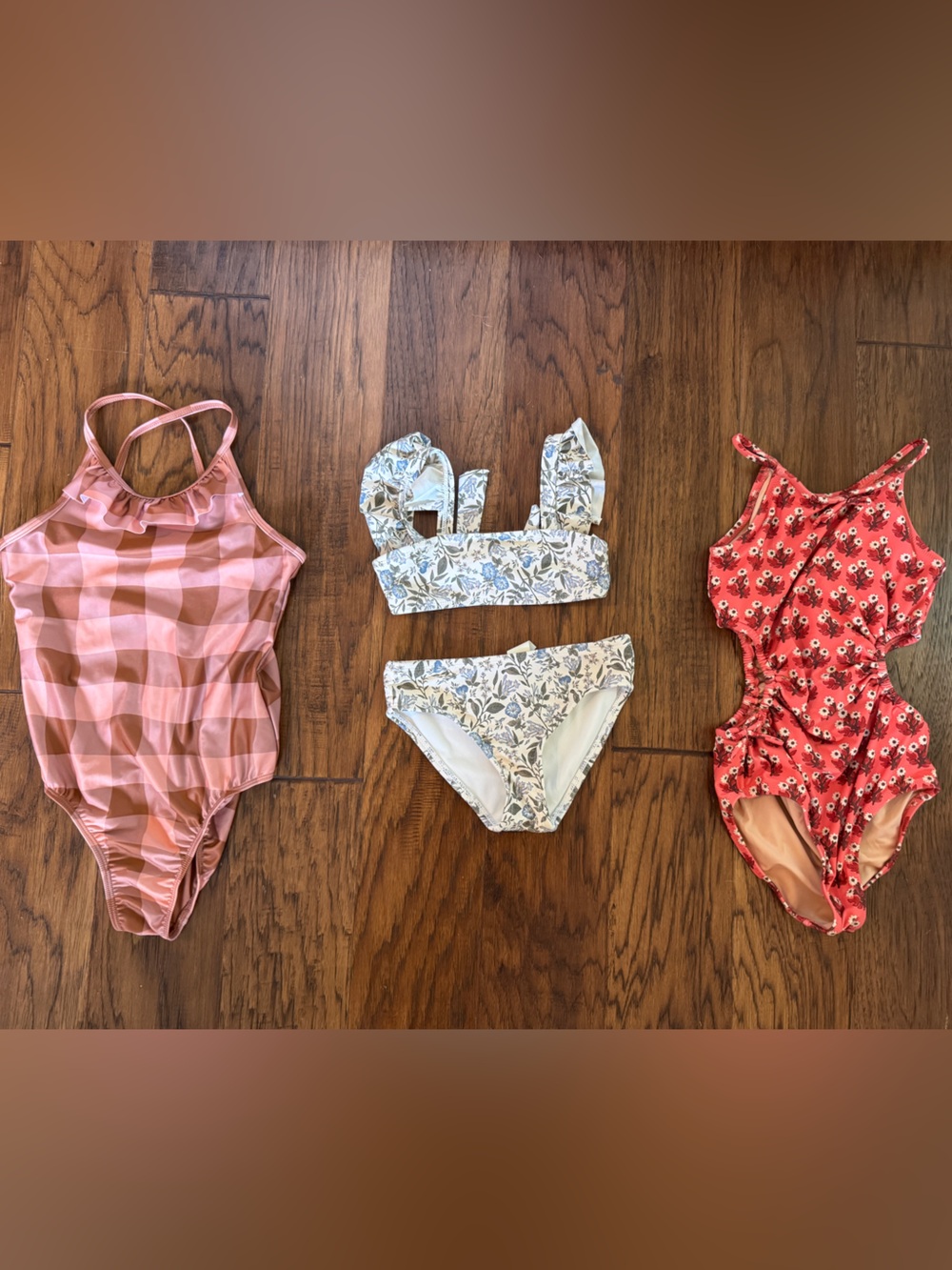 Girls swimsuit